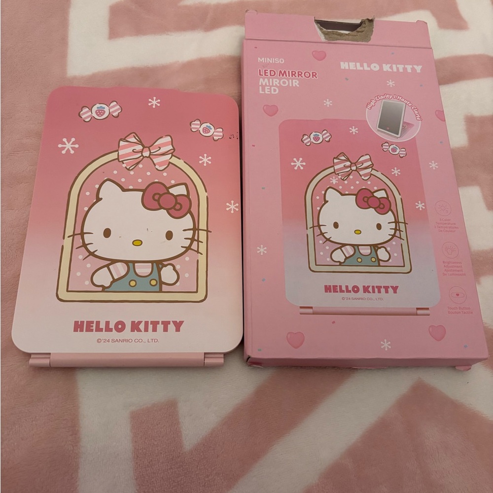 Hello Kitty Compact Mirror - Picture 4 of 4